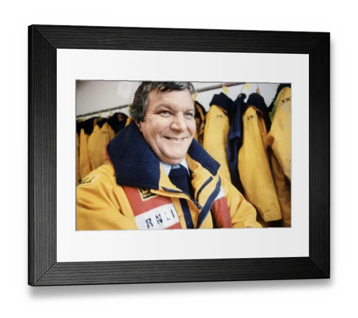 Framed Print : Barry lifeboat crewman Phil Cummins who received the gold badge for 22 years service Framed Print : Barry lifeboat crewman Phil Cummins who received the gold badge for 22 years service