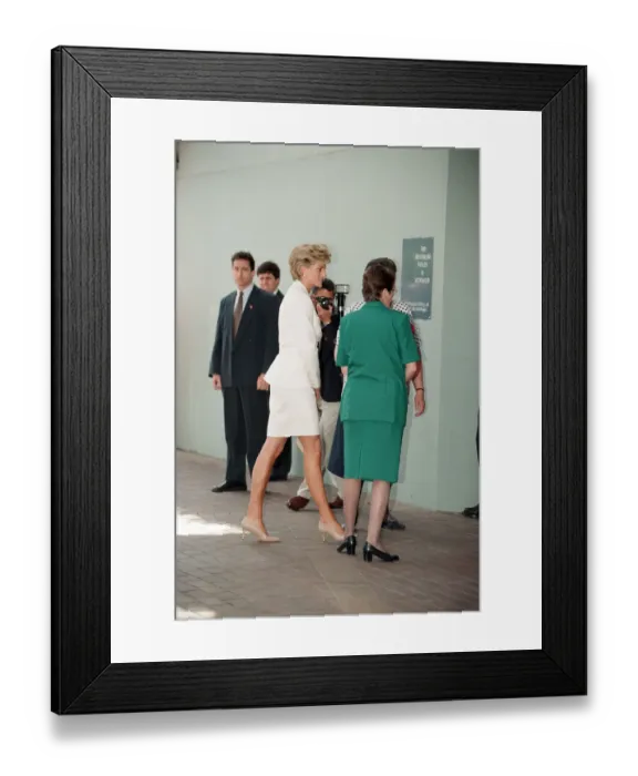 Framed Print : Diana, Princess of Wales arrives at the The Sacred Heart Hospice in Sydney, Australia