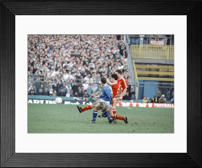Framed Print : FA Cup 4th round match at The Den. Final score Millwall 0 v Liverpool 2