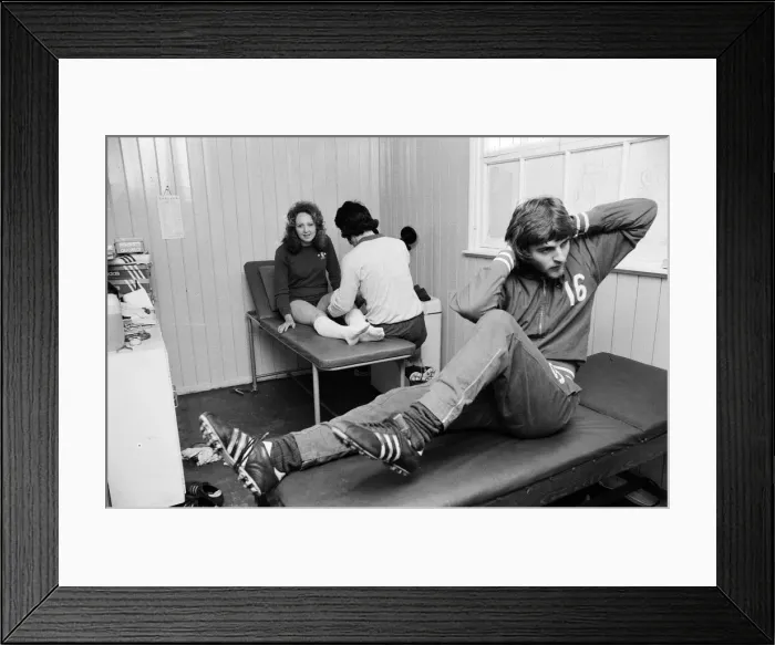 Framed Print : Mary Treen, from Harrow, a typist in the World of Sport Framed Print : Mary Treen, from Harrow, a typist in the World of Sport