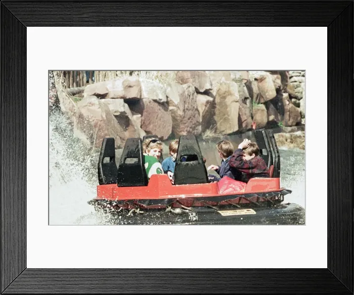 Framed Print : Princess Diana and her sons Prince Harry and Prince William at Alton Towers Framed Print : Princess Diana and her sons Prince Harry and Prince William at Alton Towers