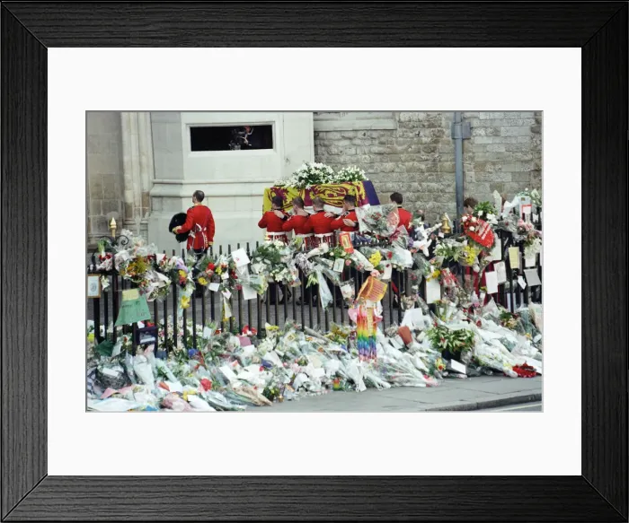 Framed Print : The funeral of Diana, Princess of Wales at Westminster Abbey, London. 6th September 1997 Framed Print : The funeral of Diana, Princess of Wales at Westminster Abbey, London. 6th September 1997