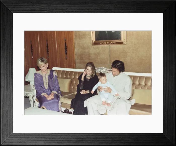 Framed Print : Princess Diana with Imran and Jemima Khan in Lahore, Pakistan. 23th May 1997