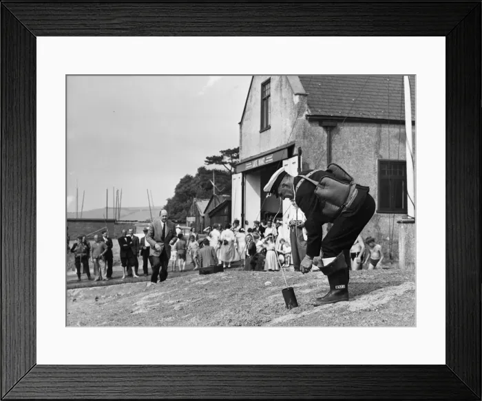 Framed Print : Coxswain Bob Davies prepares to fire the last maroon as the Ferryside station prepares to