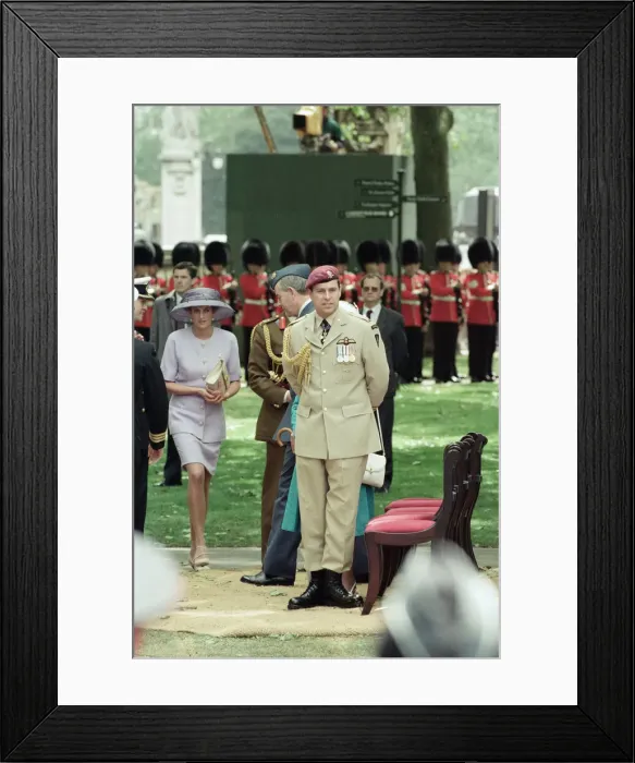 Framed Print : Diana, Princess of Wales and Prince Andrew, Duke of York attend the unveiling of Framed Print : Diana, Princess of Wales and Prince Andrew, Duke of York attend the unveiling of