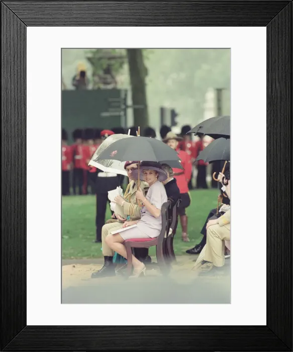Framed Print : Diana, Princess of Wales and Prince Andrew, Duke of York attend the unveiling of Framed Print : Diana, Princess of Wales and Prince Andrew, Duke of York attend the unveiling of