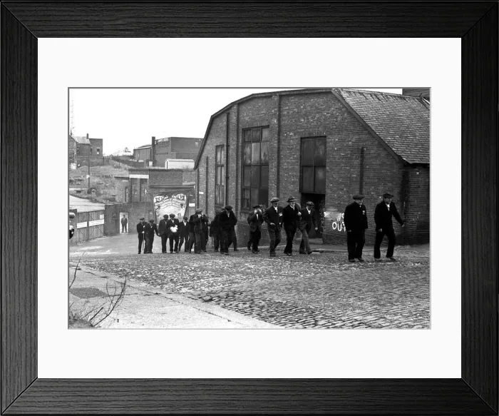 Framed Print : Filming of the television programme When the Boat Comes In on location in North Shields Framed Print : Filming of the television programme When the Boat Comes In on location in North Shields