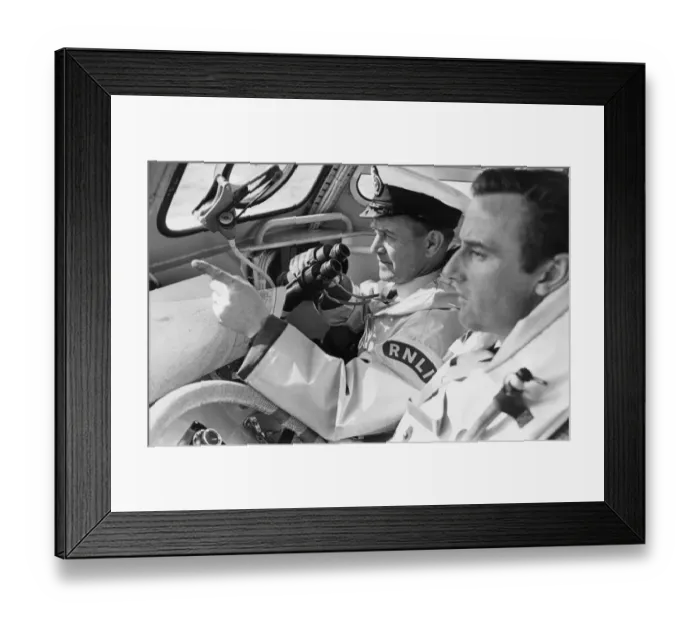 Framed Print : Coxswain Frank Tinsley (right) and Mechanical Second Coxswain Fred Mullay