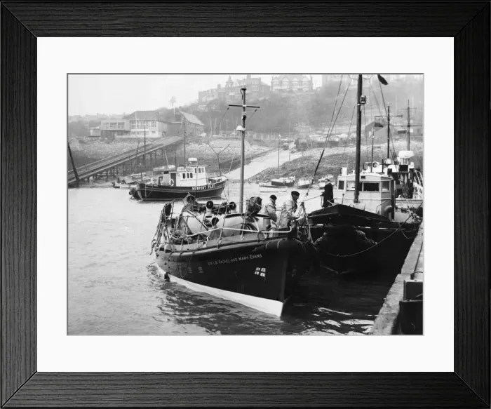 Framed Print : The Barry lifeboat, the RNLB Rachel and Mary Evans, arrives back at Barry harbour after Framed Print : The Barry lifeboat, the RNLB Rachel and Mary Evans, arrives back at Barry harbour after