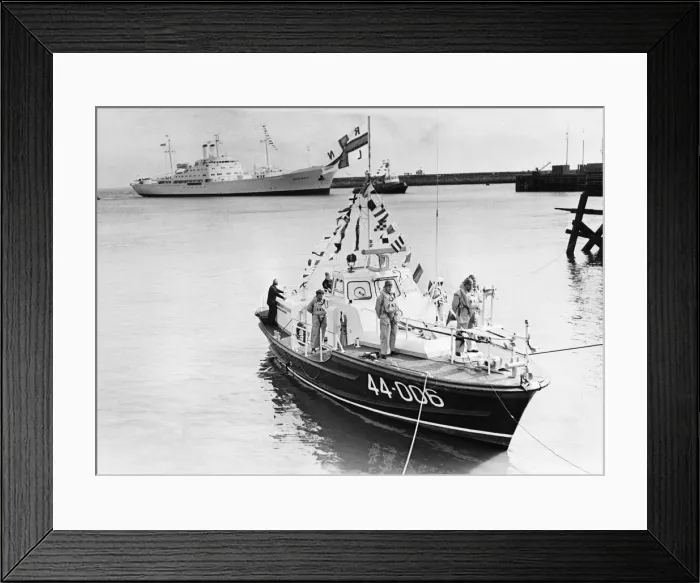 Framed Print : The naming ceremony of the new Barry Dock lifeboat the Arthur and Blanche Harris