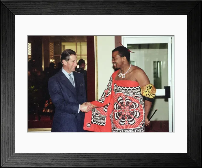 Framed Print : Prince Charles meets the King of Swaziland, King Mswati III Framed Print : Prince Charles meets the King of Swaziland, King Mswati III