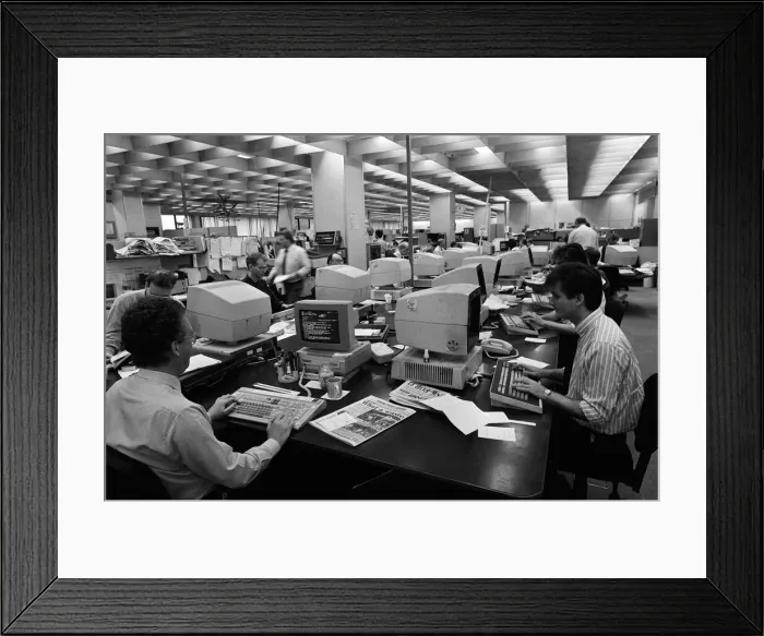 Framed Print : The Liverpool Echo newsroom, Old Hall Street, Liverpool. 3rd December 1992 Framed Print : The Liverpool Echo newsroom, Old Hall Street, Liverpool. 3rd December 1992