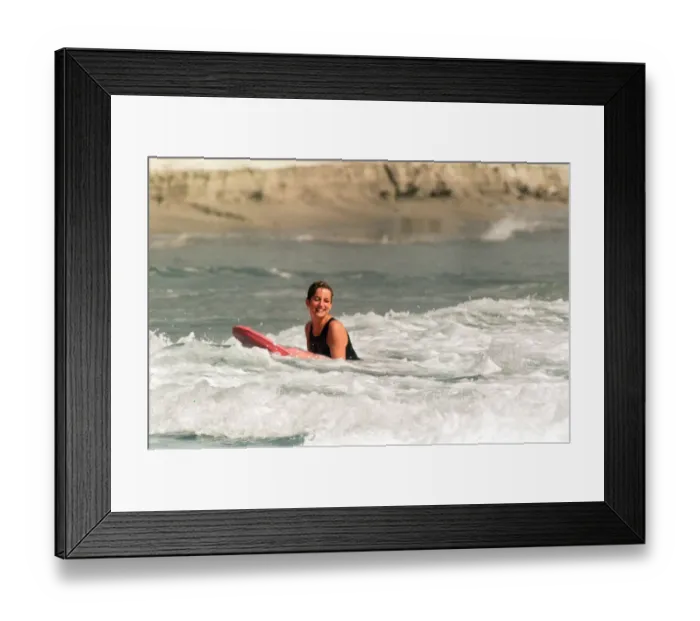Framed Print : Diana, Princess of Wales on holiday in Nevis. January 1993 Framed Print : Diana, Princess of Wales on holiday in Nevis. January 1993