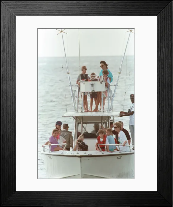 Framed Print : Diana, Princess of Wales on holiday in Nevis with Prince William and Prince Harry Framed Print : Diana, Princess of Wales on holiday in Nevis with Prince William and Prince Harry
