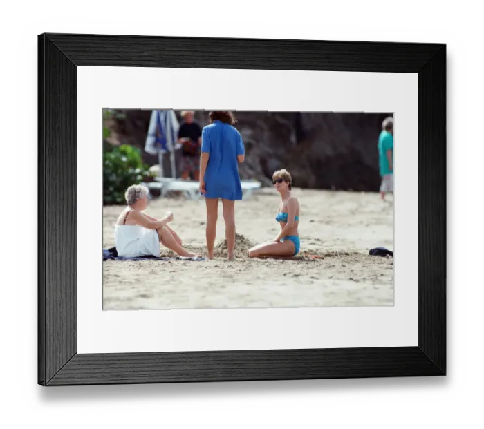 Framed Print : Diana, Princess of Wales on holiday in Nevis. January 1993 Framed Print : Diana, Princess of Wales on holiday in Nevis. January 1993