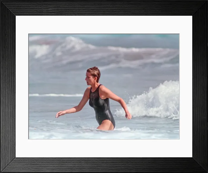 Framed Print : Diana, Princess of Wales on holiday in Nevis. January 1993 Framed Print : Diana, Princess of Wales on holiday in Nevis. January 1993