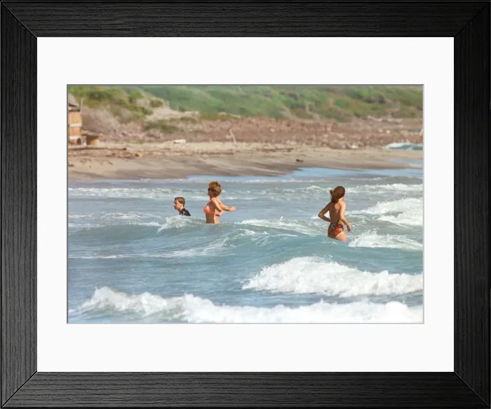 Framed Print : Diana, Princess of Wales on holiday in Nevis with her sons. January 1993 Framed Print : Diana, Princess of Wales on holiday in Nevis with her sons. January 1993