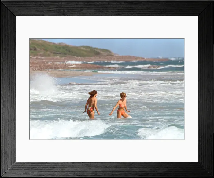 Framed Print : Diana, Princess of Wales on holiday in Nevis. January 1993 Framed Print : Diana, Princess of Wales on holiday in Nevis. January 1993