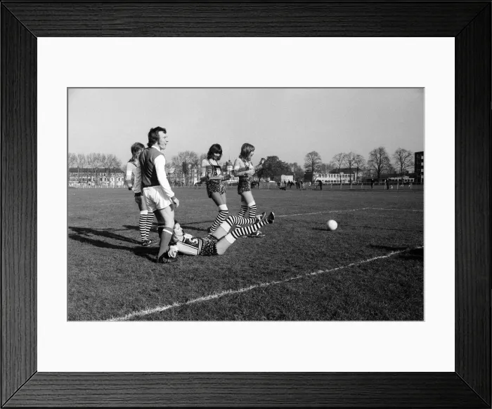 Framed Print : Billed as the worlds most beautiful football match, The Lumley Lovers v Framed Print : Billed as the worlds most beautiful football match, The Lumley Lovers v