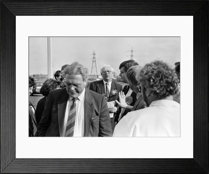 Framed Print : Chris Patten, Environment Minister visits Switch Island, site of new proposed blue route Framed Print : Chris Patten, Environment Minister visits Switch Island, site of new proposed blue route