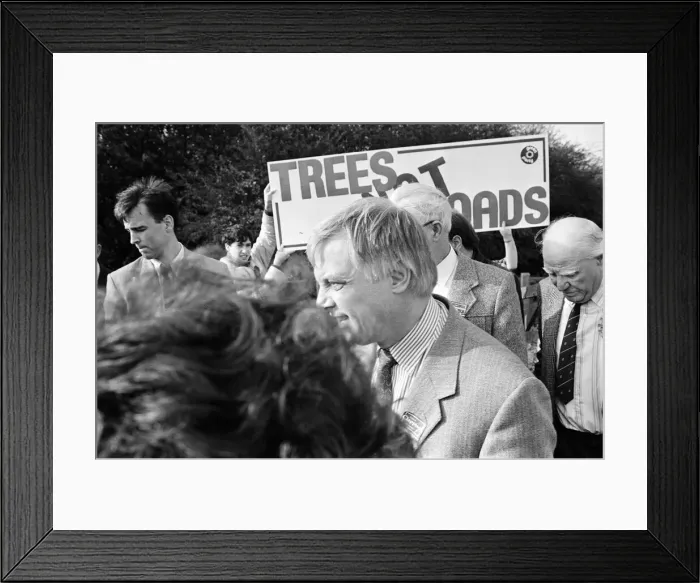 Framed Print : Chris Patten, Environment Minister visits Switch Island, site of new proposed blue route Framed Print : Chris Patten, Environment Minister visits Switch Island, site of new proposed blue route