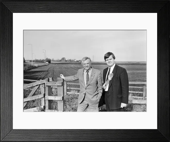 Framed Print : Chris Patten, Environment Minister visits Switch Island, site of new proposed blue route Framed Print : Chris Patten, Environment Minister visits Switch Island, site of new proposed blue route