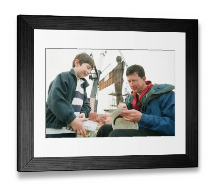 Framed Print : The Angel of the North is erected in Gateshead by staff from Hartlepool Fabrications Framed Print : The Angel of the North is erected in Gateshead by staff from Hartlepool Fabrications