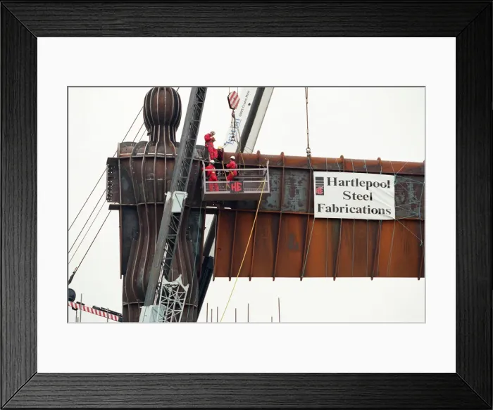 Framed Print : The Angel of the North is erected in Gateshead by staff from Hartlepool Fabrications Framed Print : The Angel of the North is erected in Gateshead by staff from Hartlepool Fabrications