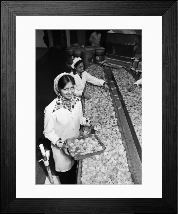 Framed Print : Scenes at the Walkers Factory, Leicester. 26th January 1978 Framed Print : Scenes at the Walkers Factory, Leicester. 26th January 1978