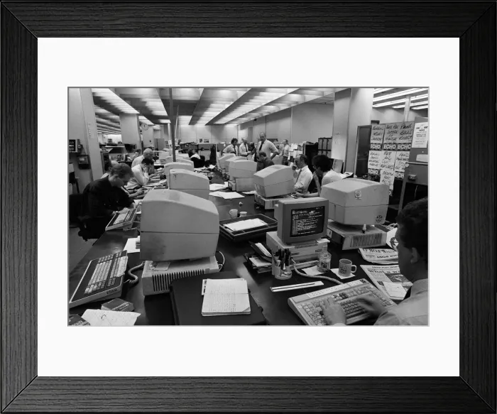 Framed Print : The Liverpool Echo newsroom, Old Hall Street, Liverpool. 3rd December 1992 Framed Print : The Liverpool Echo newsroom, Old Hall Street, Liverpool. 3rd December 1992