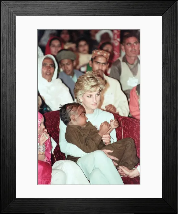 Framed Print : Diana, Princess of Wales, pictured during a visit to the Shaukat Khanum Memorial Hospital