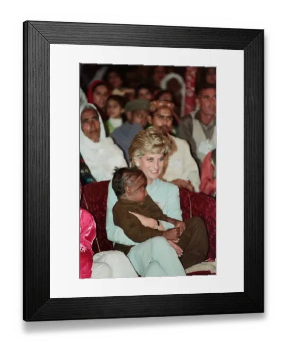 Framed Print : Diana, Princess of Wales, pictured during a visit to the Shaukat Khanum Memorial Hospital