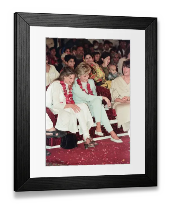 Framed Print : Diana, Princess of Wales, pictured during a visit to the Shaukat Khanum Memorial Hospital