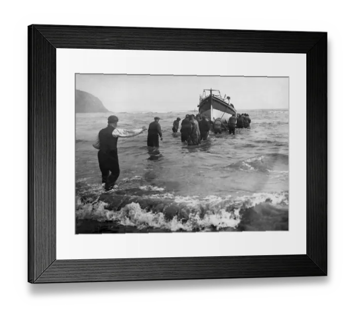 Framed Print : Launching the lifeboat at Robin Hoods Bay near Whitby in North Yorkshire to rescue