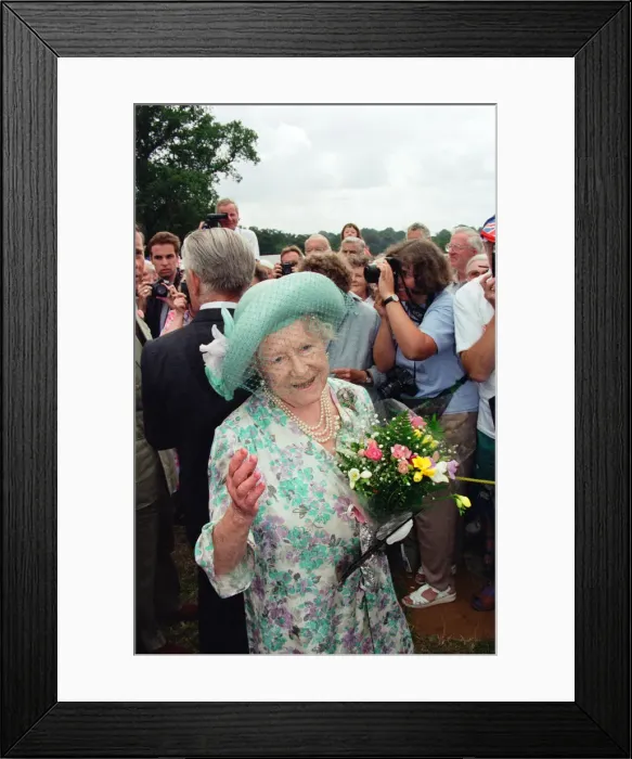 Framed Print : Queen Elizabeth The Queen Mother at Sandringham Flower Show, Norfolk. 26th July 1995 Framed Print : Queen Elizabeth The Queen Mother at Sandringham Flower Show, Norfolk. 26th July 1995