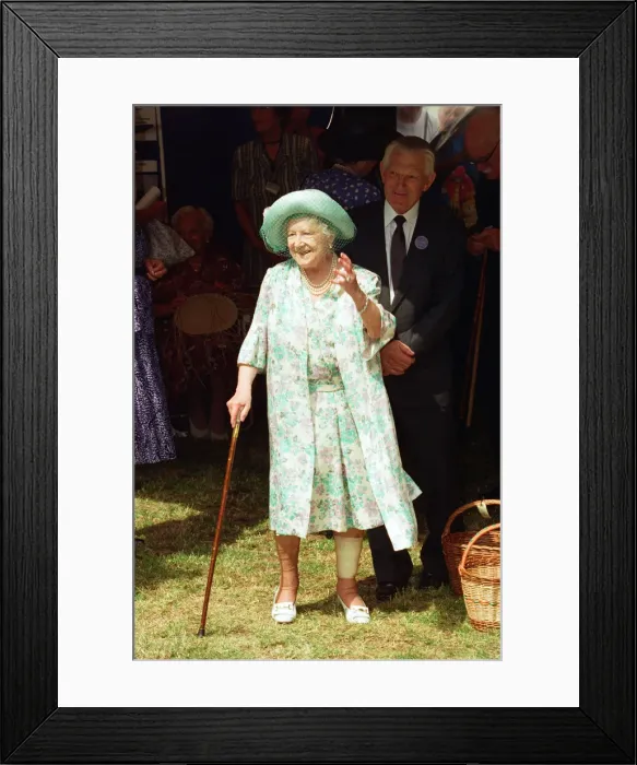 Framed Print : Queen Elizabeth The Queen Mother at Sandringham Flower Show, Norfolk. 26th July 1995 Framed Print : Queen Elizabeth The Queen Mother at Sandringham Flower Show, Norfolk. 26th July 1995