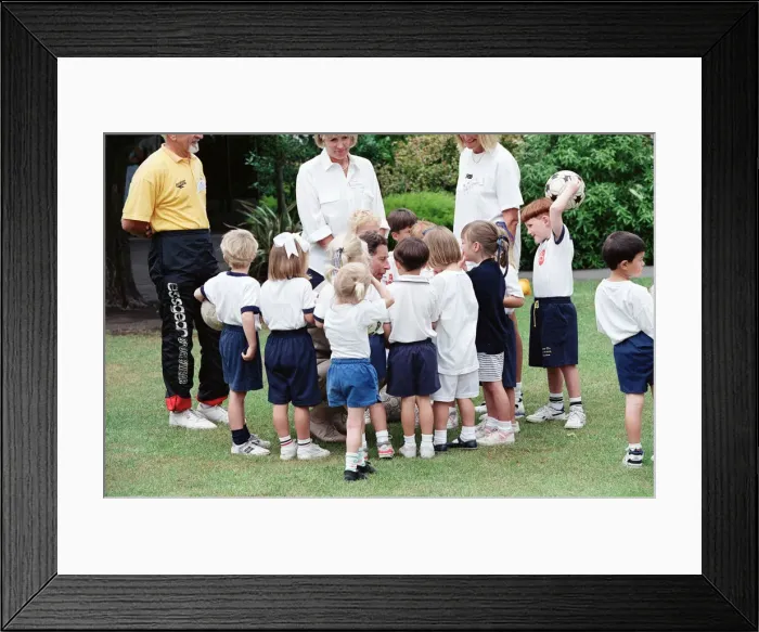 Framed Print : Prince Charles pictured during a visit to Fendalton Primary School, Christchurch Framed Print : Prince Charles pictured during a visit to Fendalton Primary School, Christchurch