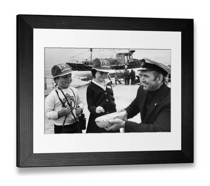 Framed Print : Sarah and Anthony Hanlon offer their congratulations to the lifeboat coxswain John