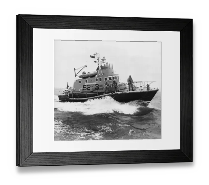 Framed Print : Coxswain John Hogg guides the George and Olive Turner Arun-class lifeboat into North