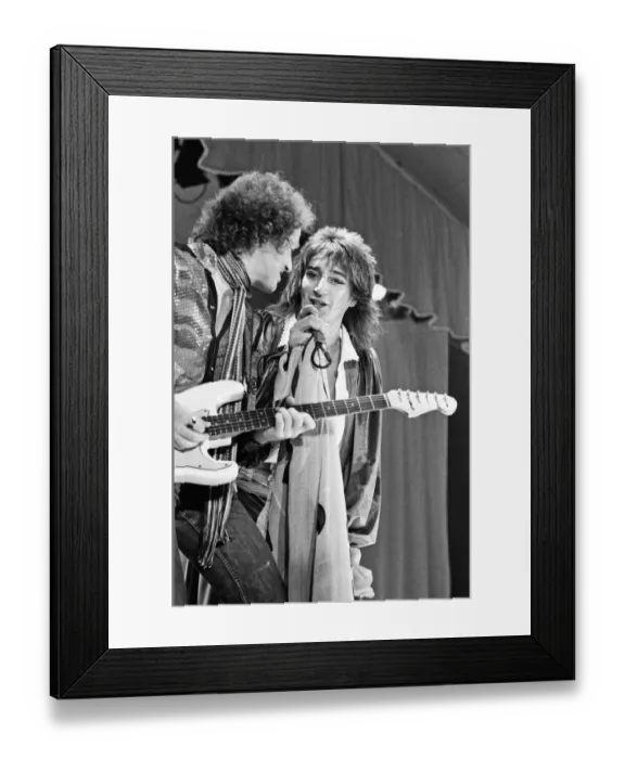 Framed Print : Rod Stewart performing on stage at the Edenhall just outside Amsterdam city centre