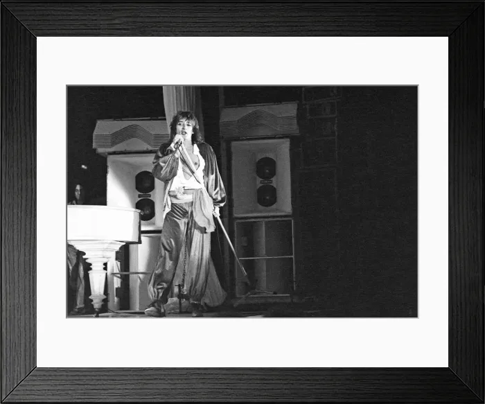 Framed Print : Rod Stewart performing on stage at the Edenhall just outside Amsterdam city centre Framed Print : Rod Stewart performing on stage at the Edenhall just outside Amsterdam city centre