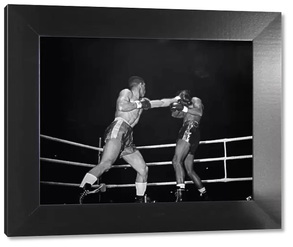 Randolph Turpin lands a punch during his title fight against Sugar Ray Robinson fight at