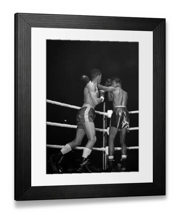 Framed Print : Action from the Randolph Turpin v Sugar Ray Robinson fight at Earls Court
