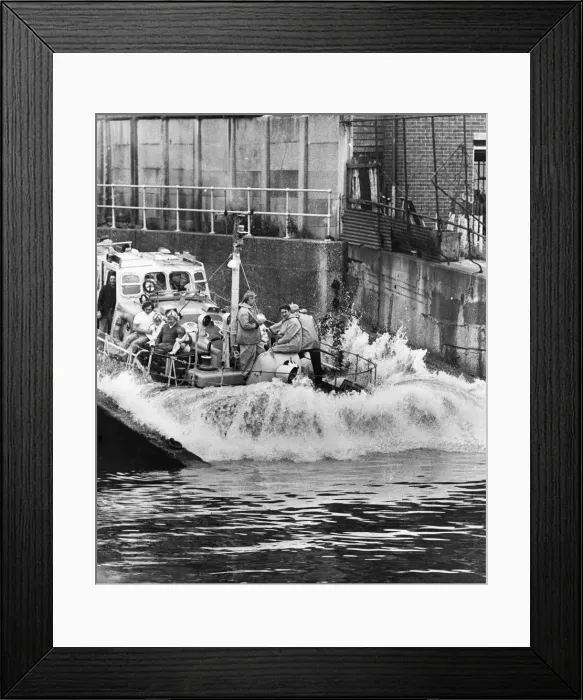 Framed Print : The Sunderland lifeboat Sarah Jane Myers launches