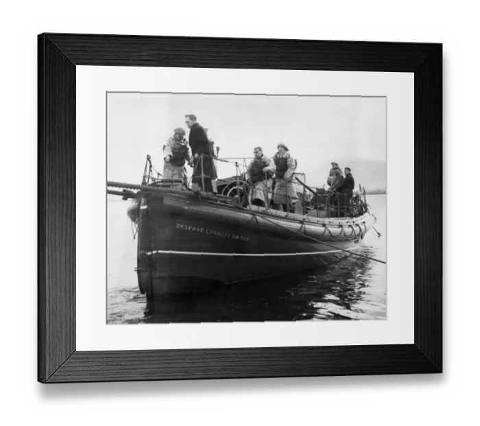 Framed Print : Crew of the Broughty Ferry reserve lifeboat City of Bradford II