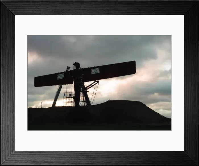 Framed Print : The Angel of the North faces its first dawn on the hill, Gateshead. 16th February 1998