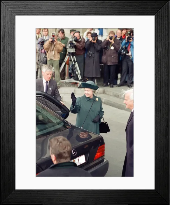 Framed Print : Queen Elizabeth II during her state visit to Germany. Pictured in Dresden, Germany