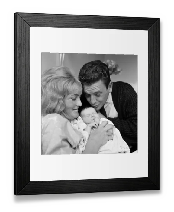 Framed Print : Actress Sheila Hancock and actor Alec Ross with their newborn baby Melanie at Queen Framed Print : Actress Sheila Hancock and actor Alec Ross with their newborn baby Melanie at Queen