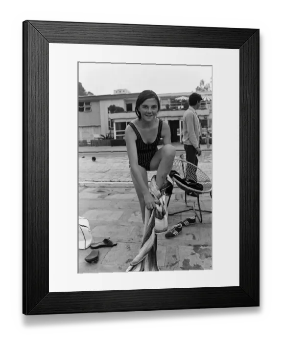 Framed Print : The British Womens football team in Mexico City for the Womens World Cup