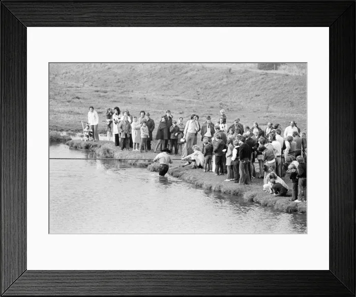 Framed Print : Tug of War Competition across the River Great Ouse aka Old West River in Stretham Framed Print : Tug of War Competition across the River Great Ouse aka Old West River in Stretham